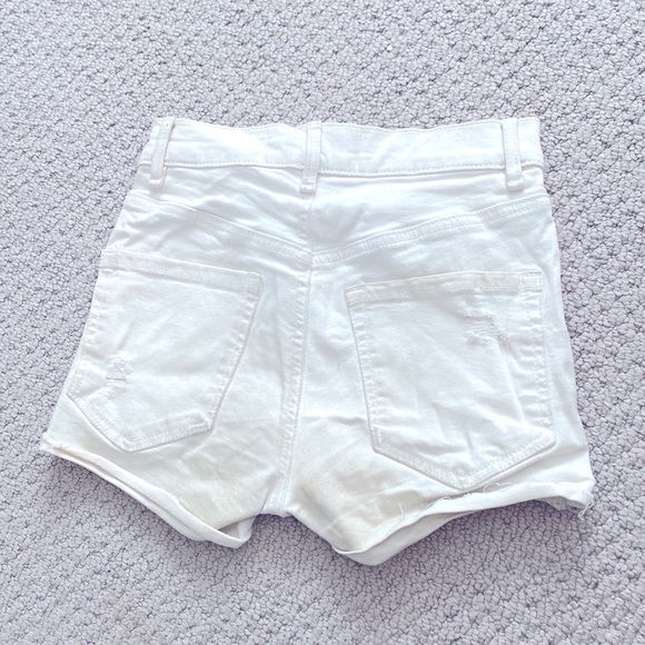 White ripped Retro highwasted jean shorts - Picture 2 of 3